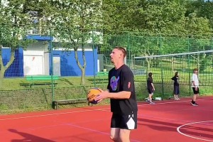 拉拉维亚：我知道只要詹姆斯拿球 我去空切他都能传到我